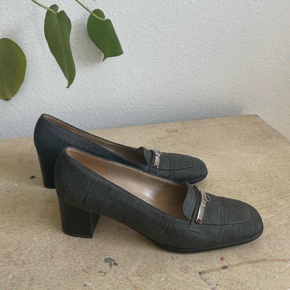 Vintage Salvatore Ferragamo Gray with Silver Logo Link Pumps